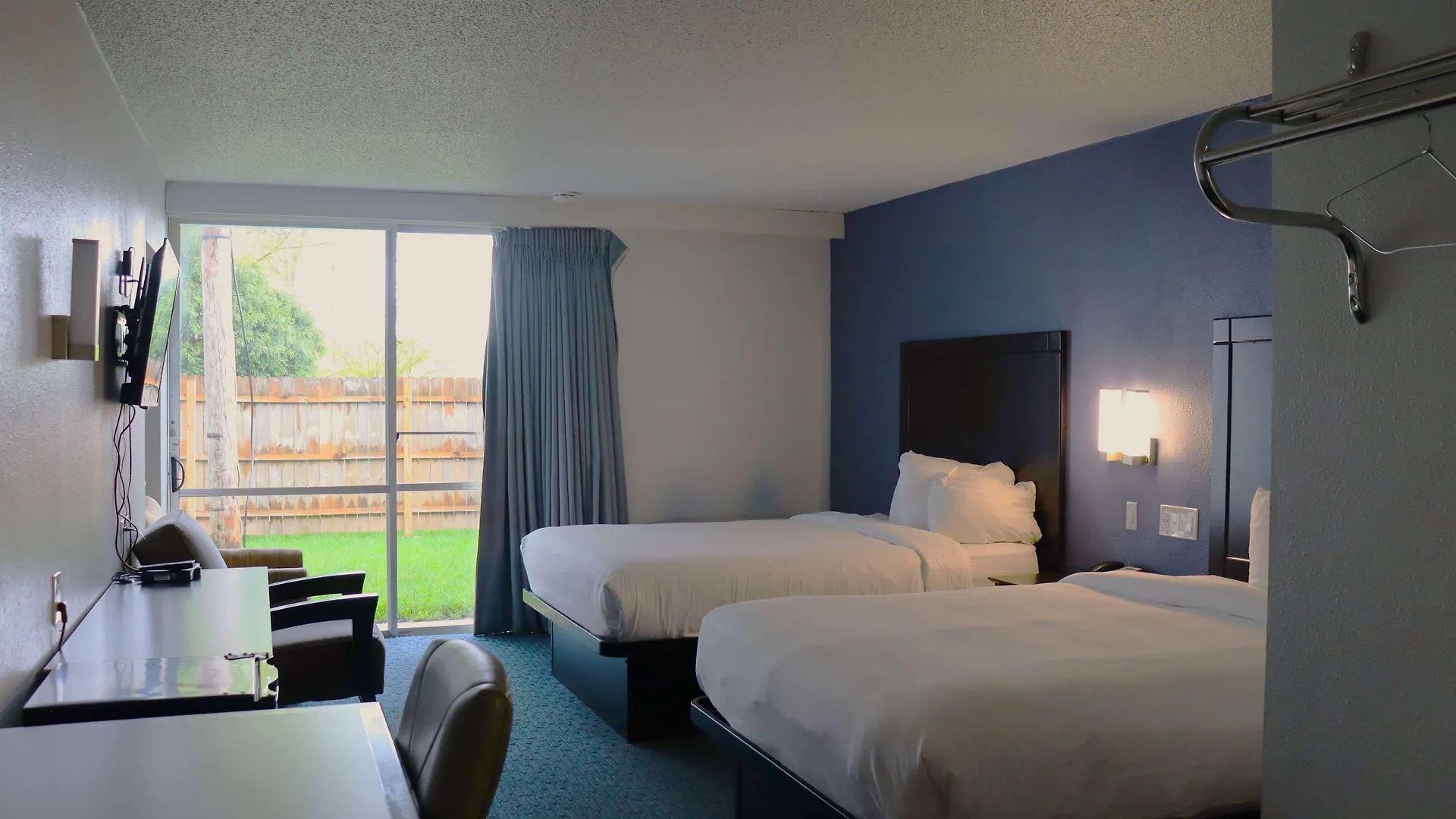 Staying Near The Domes Milwaukee: 6 Design Hotels Compared