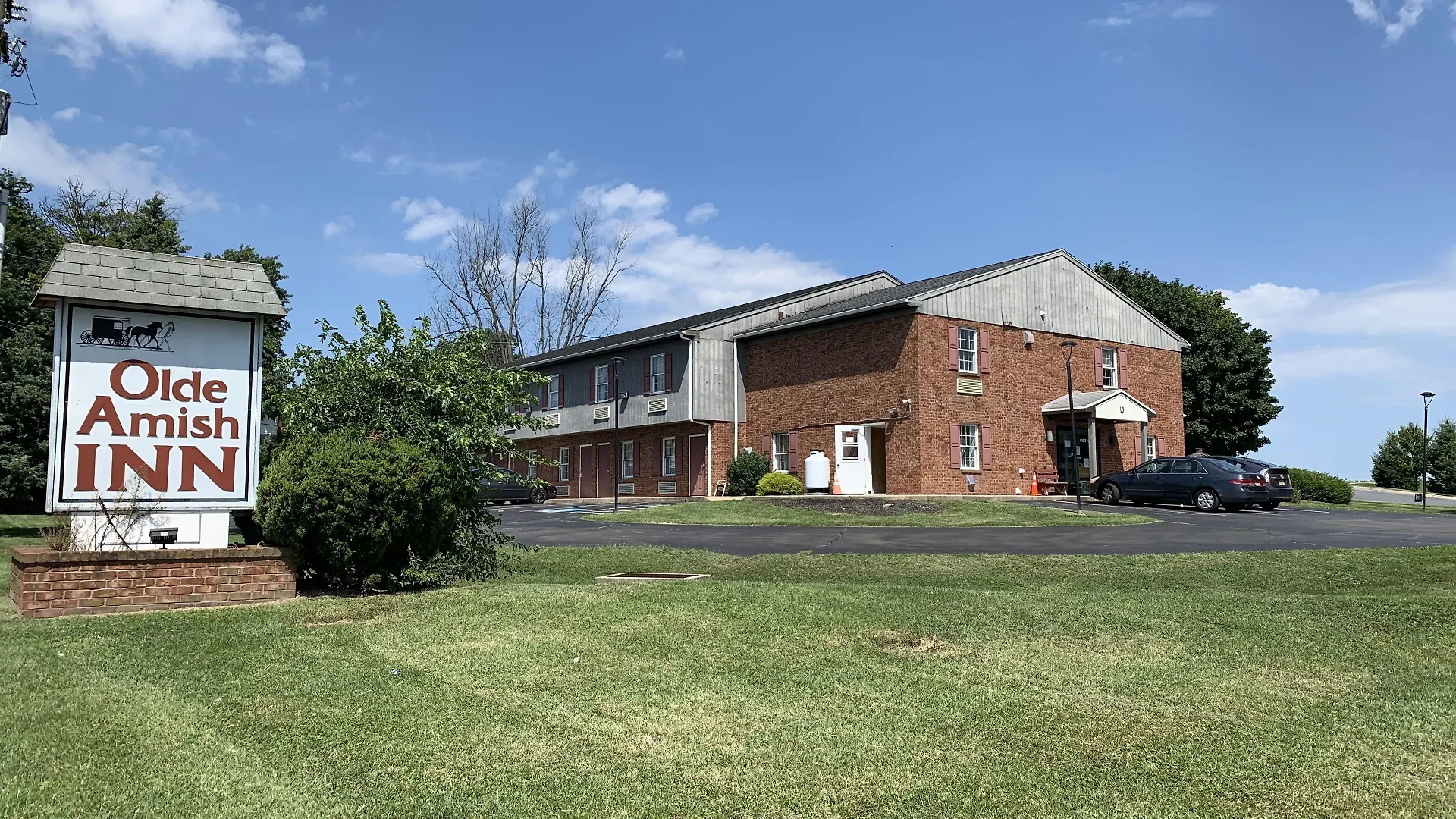 Where to Stay Near Dutch Wonderland: 4 Budget Hotels Compared