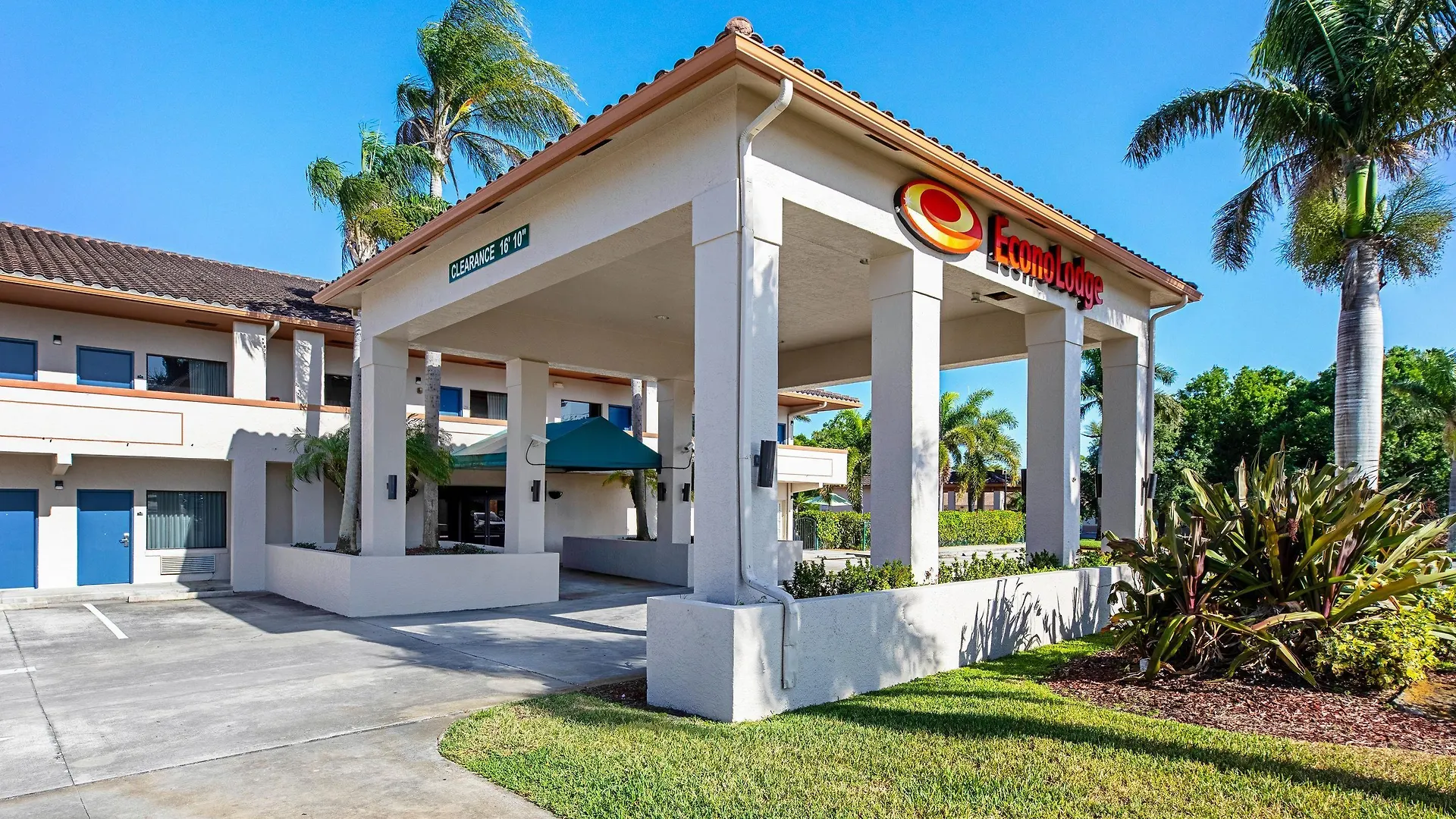 Where to Stay Near Vero Beach Airport: 5 Best Hotels